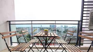 Suite de luxe, 3 dormitoris, balcó | Terrassa o pati