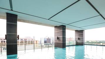 Piscine couverte, 2 piscines extérieures