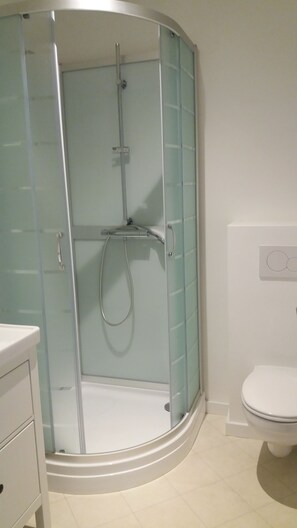 Een douche, toiletpapier