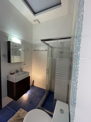 Shower, hair dryer, towels, soap - Chania Casa (Chania)
