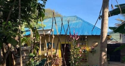 Banana shade hostel