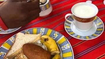 Termasuk sarapan masakan tempatan setiap hari