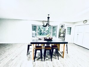 Dining - Experience Luxury, leisure, and lakefront living for the whole family. (Alexandria)