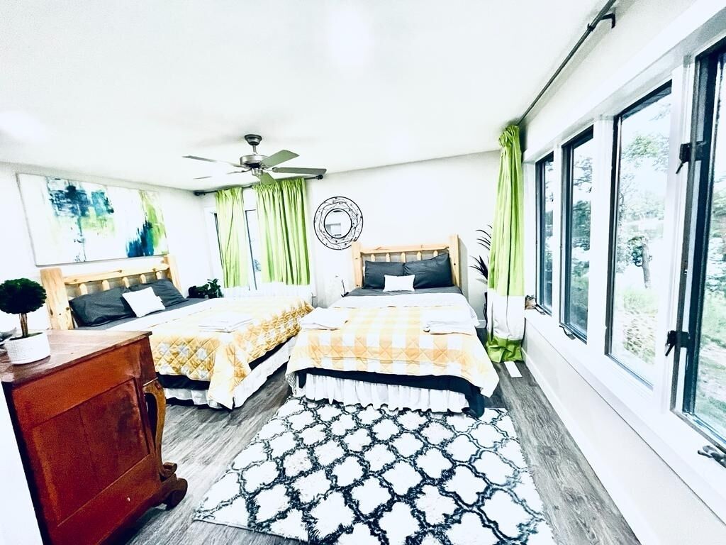 4 quartos, escrivaninha, ferros/tábuas de passar roupa, Wi-Fi