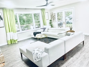 Smart TV, fireplace, ping pong, computer monitors