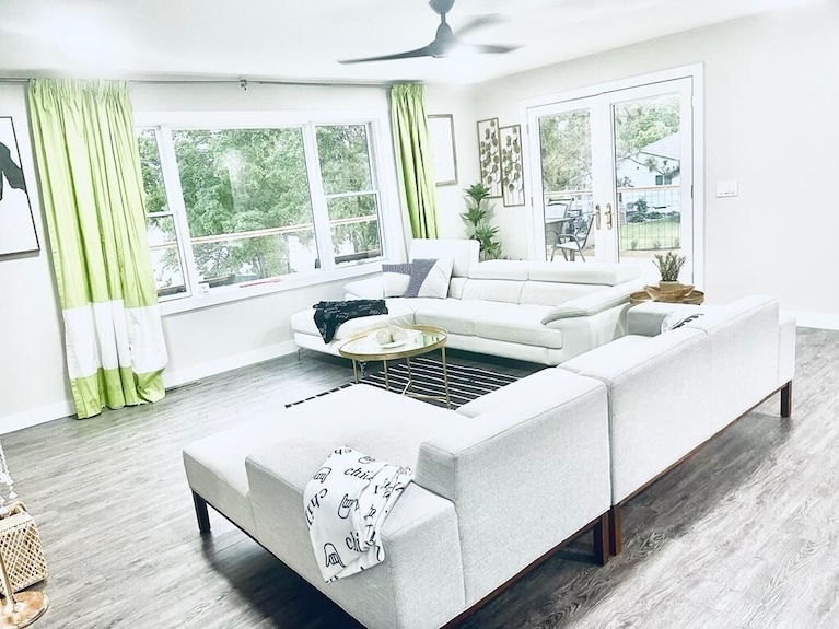 Experience Luxury, Leisure, And Lakefront Living For The Whole Family - Alexandria, MN