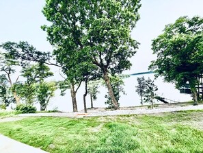 Property grounds - Experience Luxury, leisure, and lakefront living for the whole family. (Alexandria)