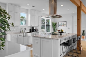 Fridge, microwave, oven, stovetop - Spa/Pool, GameBarn, Pickleball, FirePit, Big Views (Driftwood)