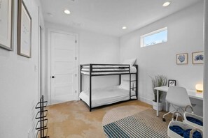 7 habitaciones, escritorio, tabla de planchar con plancha y wifi gratis