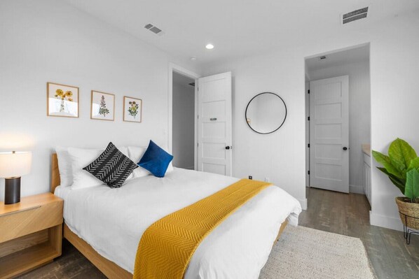 7 bedrooms, desk, iron/ironing board, free WiFi
