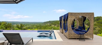 Spa/Pool, GameBarn, Pickleball, FirePit, Big Views