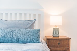 2 bedrooms, iron/ironing board, WiFi, bed sheets - Vine Cottage -  a holiday let by Bloom Stays that sleeps 4 guests  in 2 bedrooms (Canterbury)