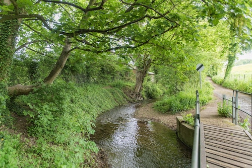 Vine Cottage -  a holiday let by Bloom Stays that sleeps 4 guests  in 2 bedrooms