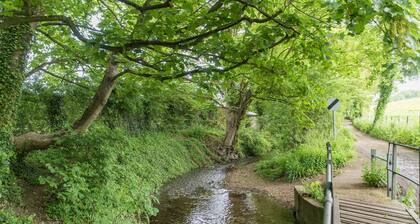 Vine Cottage - a holiday let by Bloom Stays that sleeps 4 guests in 2 bedrooms