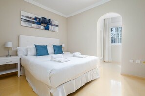 1 soverom, strykejern/-brett, wi-fi og sengetøy