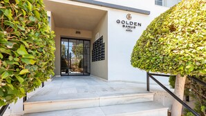 A building entrance with a sign reading "GOLDEN BANUS HOMES." - RDR301 - PH in Golden Banús with Sea and Mountain views (Marbella)