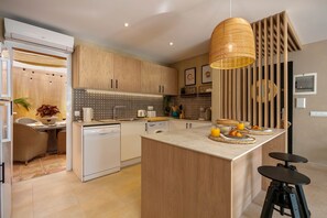 Fridge, microwave, oven, stovetop - RDR310 - New and Stylish 1 bedroom Apt next to Hard Rock (Marbella)