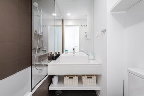 Bathtub, hair dryer, towels