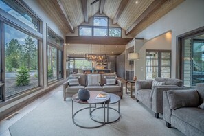 TV, caminetto, tavolo da ping pong