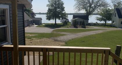 Cozy 2 Bedroom House Overlooking Little Sturgeon Bay