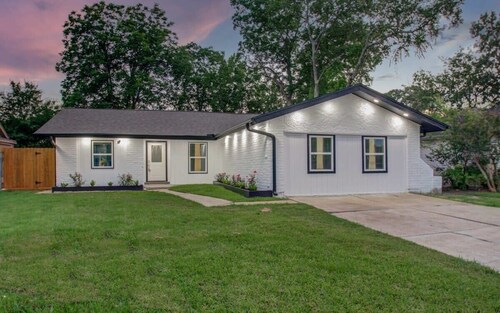 Serene 4-Bed Getaway - Hot tub & Fire Pit