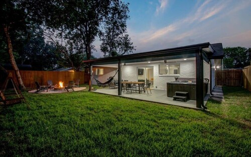 Serene 4-Bed Getaway - Hot tub & Fire Pit