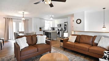 TV, lareira, pebolim