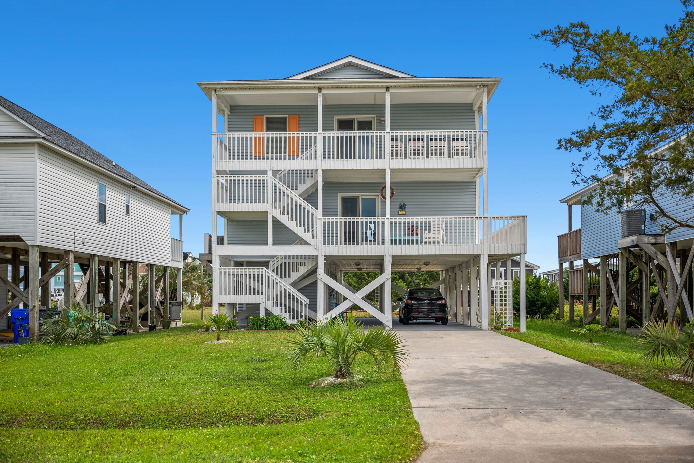 Coral Oasis: Beautiful Views from Covered Porches, Near Beach Access