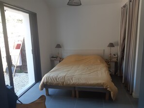 6 slaapkamers, een strijkplank/strijkijzer, beddengoed