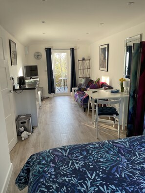1 bedroom, soundproofing, iron/ironing board, free WiFi