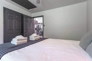 2 soverom, strykejern/-brett, wi-fi (inkludert) og sengetøy