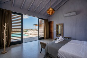 5 habitaciones, caja de seguridad en la habitación y escritorio 