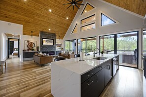 Interior - Cal's Cottage- Brand New Build w/ Hot tub (Broken Bow)