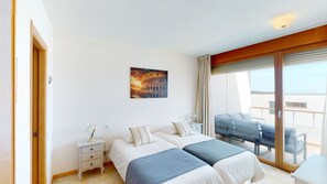 Room - Lomas de los Monteros II - 3 Bed Apartment (Marbella)