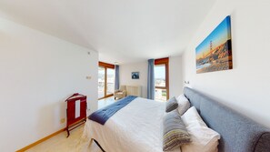 3 bedrooms, iron/ironing board, free WiFi, bed sheets