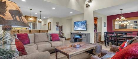 Televisie en een open haard