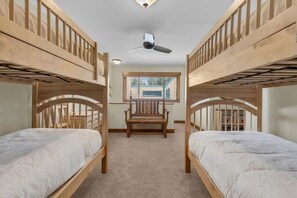 3 bedrooms, desk, WiFi, bed sheets