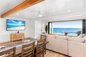 TV - Stunning Beachfront Haven P835-2 (Oceanside)