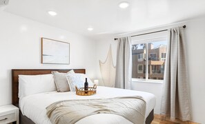 4 habitaciones, tabla de planchar con plancha, wifi y ropa de cama 