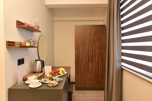 Deluxe Double Room Single Use | Premium bedding, minibar, in-room safe, desk - Sunflower Otel (Trabzon)