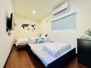 標準四人房 | 免費迷你吧、免費無線上網、床單