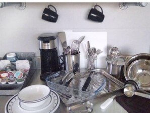 Suite | Private kitchen | Full-size fridge, microwave, oven, stovetop - Country Dome Suites (Bellville)