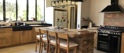 Réfrigérateur, micro-ondes, four, lave-vaisselle