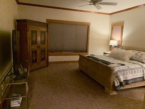 4 bedrooms, iron/ironing board, free WiFi, bed sheets
