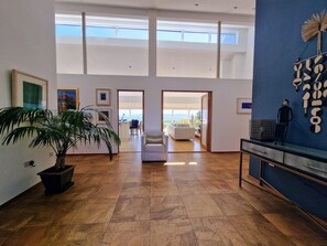 Interior - SPECTACULAR, UNINTERRUPTED SEA VIEWS - 3 MINUTES DRIVE TO FINE DINING (Galway)