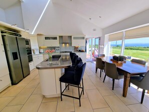 Dining - SPECTACULAR, UNINTERRUPTED SEA VIEWS - 3 MINUTES DRIVE TO FINE DINING (Galway)