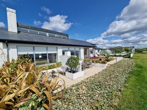 Exterior - SPECTACULAR, UNINTERRUPTED SEA VIEWS - 3 MINUTES DRIVE TO FINE DINING (Galway)