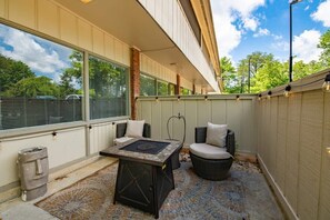 Terrace/patio - Close 2 Dollywood~Rustic~Sleeps 6~Family Fun (Pigeon Forge)