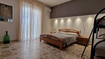 1 camera, ferro/asse da stiro, culla da viaggio, Wi-Fi gratuito