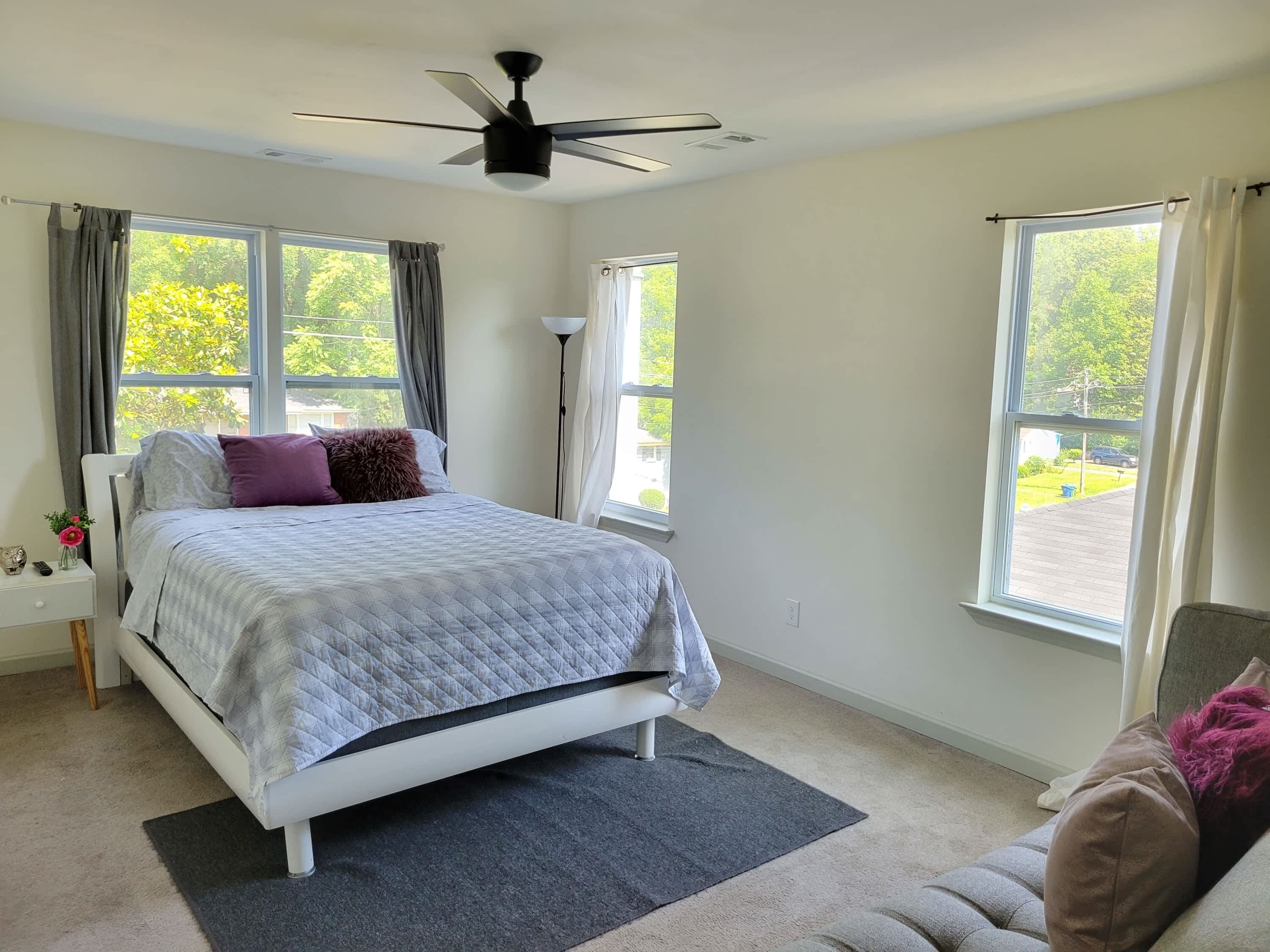 4 bedrooms, iron/ironing board, WiFi, bed sheets
